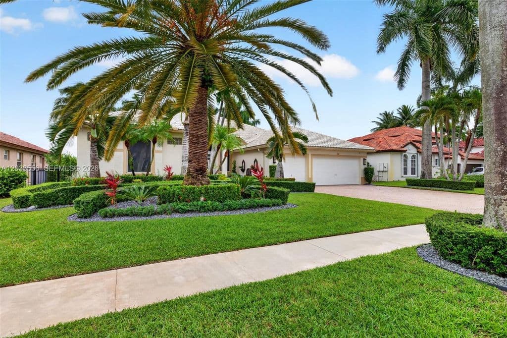 5+1 Müstakil ev — 18611 SW 39th St