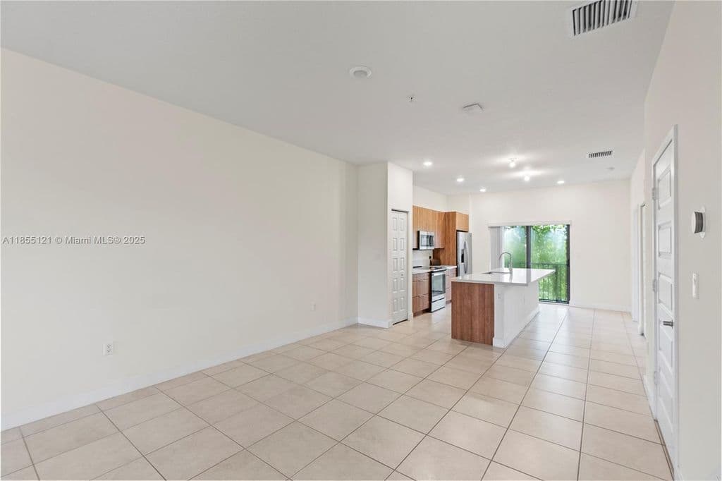 2-bedroom Condo — 7831 NW 104th Ave APT 22