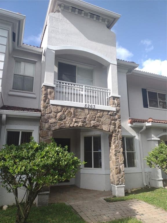 3+1 Mülk — 8263 SW 27th St #102