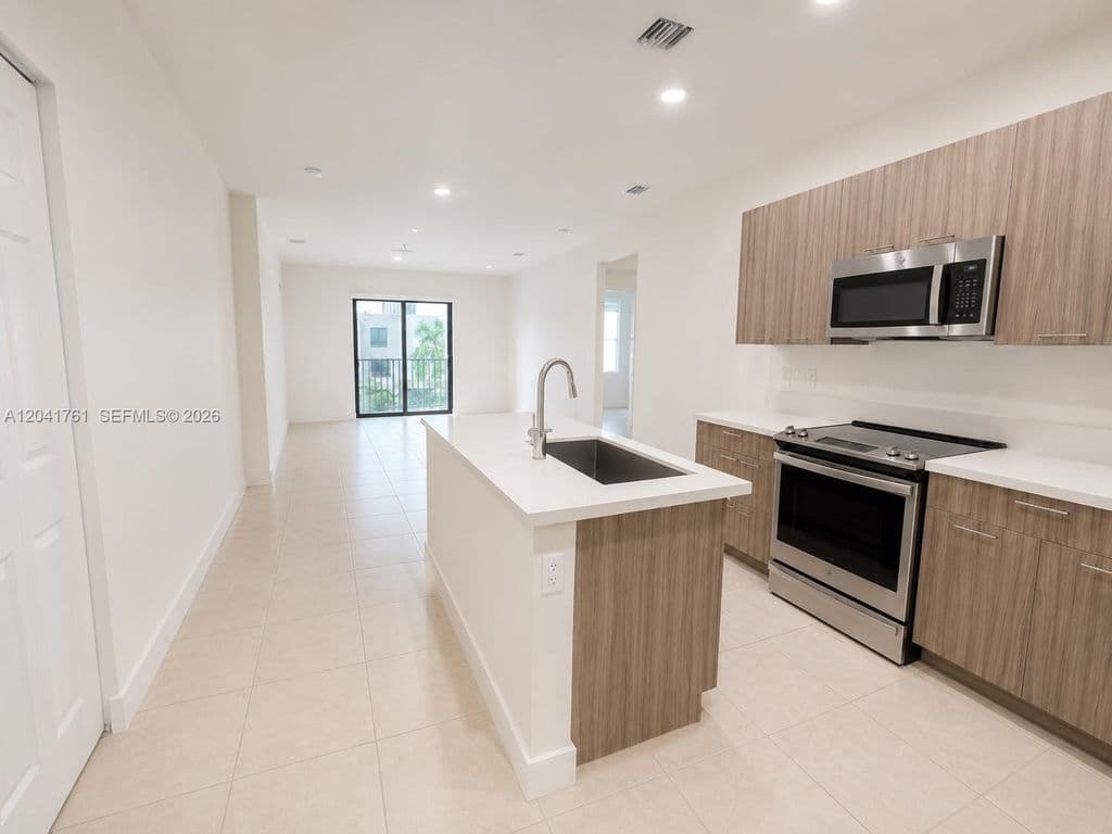 3+1 Condo — 4636 NW 84th Ave #45