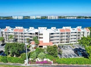 2-bedroom Condo — 115 Lake Emerald Drive #403, Oakland Park, 33309