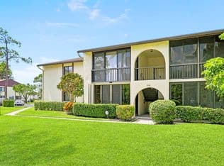 2+1 Condo — 314 Knotty Pine Circle #C-1, Greenacres, 33463