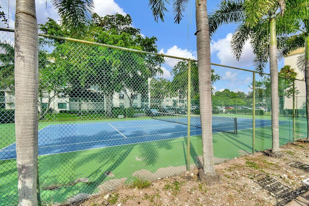 2+1 Condo — 6190 Woodlands Boulevard #312