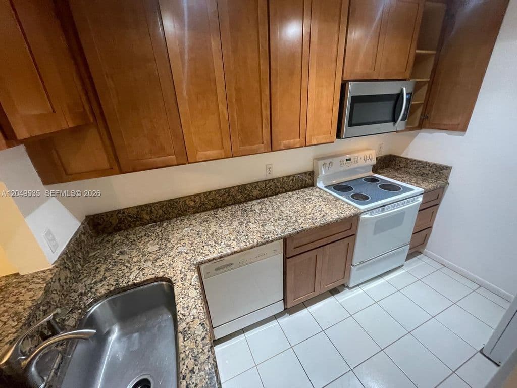 2-bedroom Condo — 807 Twin Lakes Dr #32-G