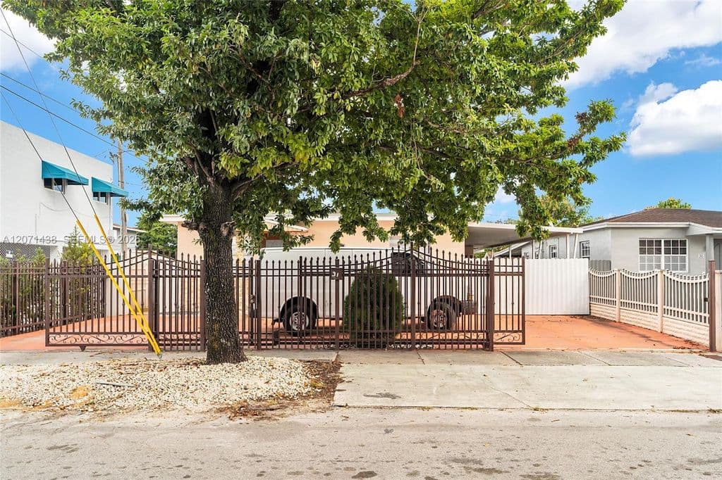5+1 Müstakil ev — 31 SW 58th Ct