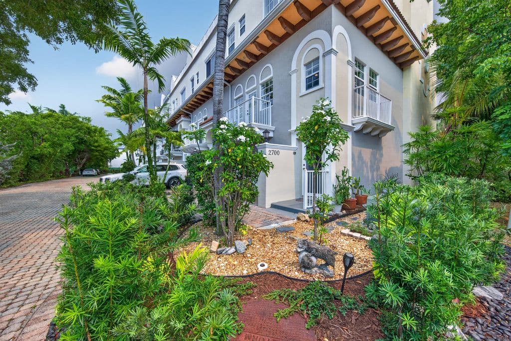 4-bedroom Property — 2700 NE 8th Avenue