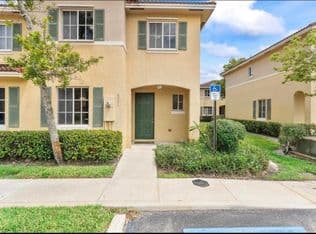 3-bedroom Townhouse — 6051 SW 19TH Court, North Lauderdale, 33068