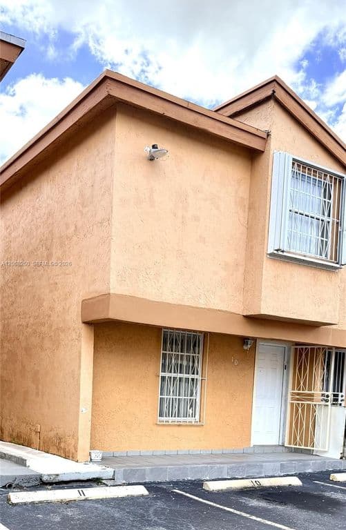 2-bedroom Property — 1701 W 42nd Pl APT 10
