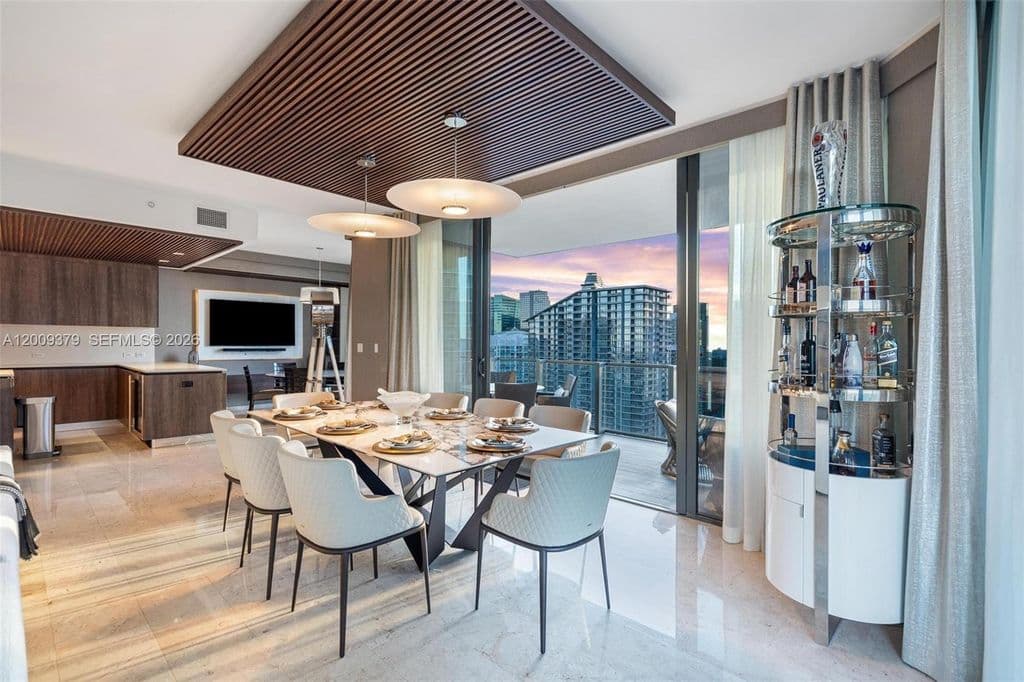 4+1 Condo — 88 SW 7th St APT 3801