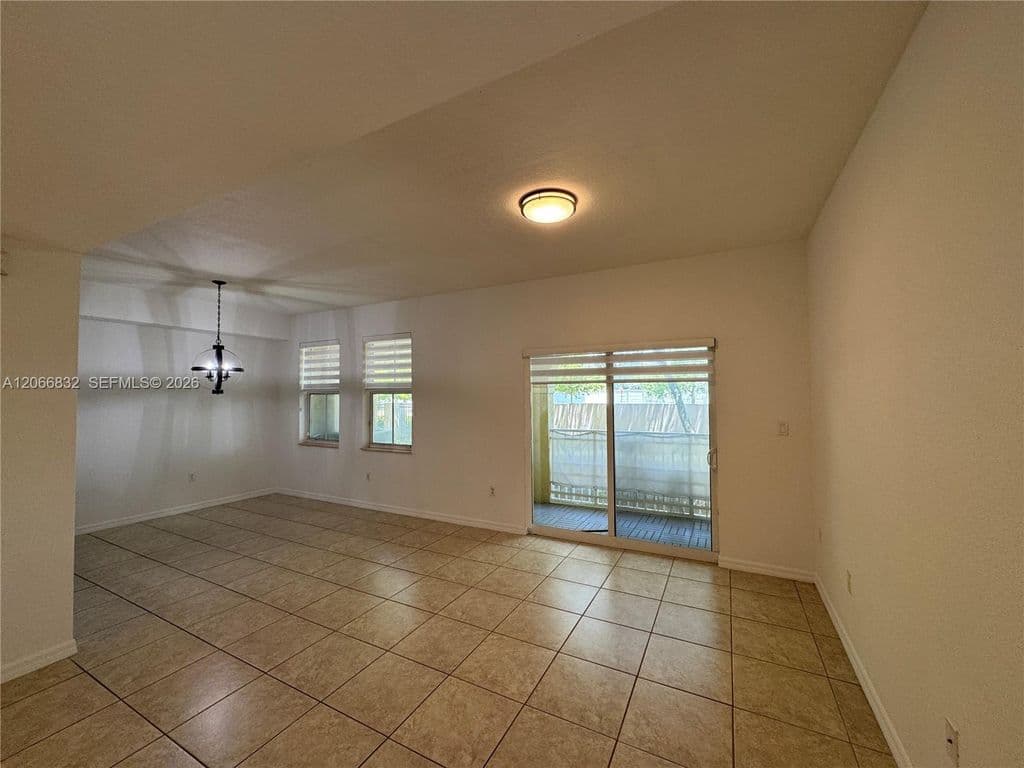 3-bedroom Condo — 10885 NW 89th Ter Unit 113