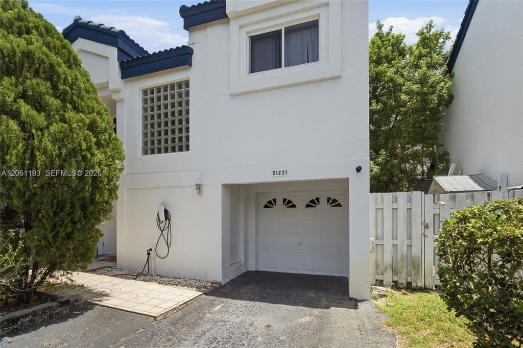 3+1 Müstakil ev — 21221 NE 3rd Ct