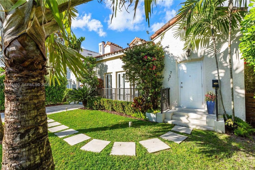 3-bedroom Single-Family Home — 737 Alhambra Cir