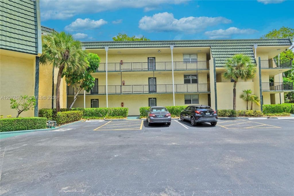 2-bedroom Condo — 9091 Lime Bay Blvd APT 211