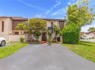 2-bedroom Townhouse — 9055 SW 149th Pl, Miami, 33196