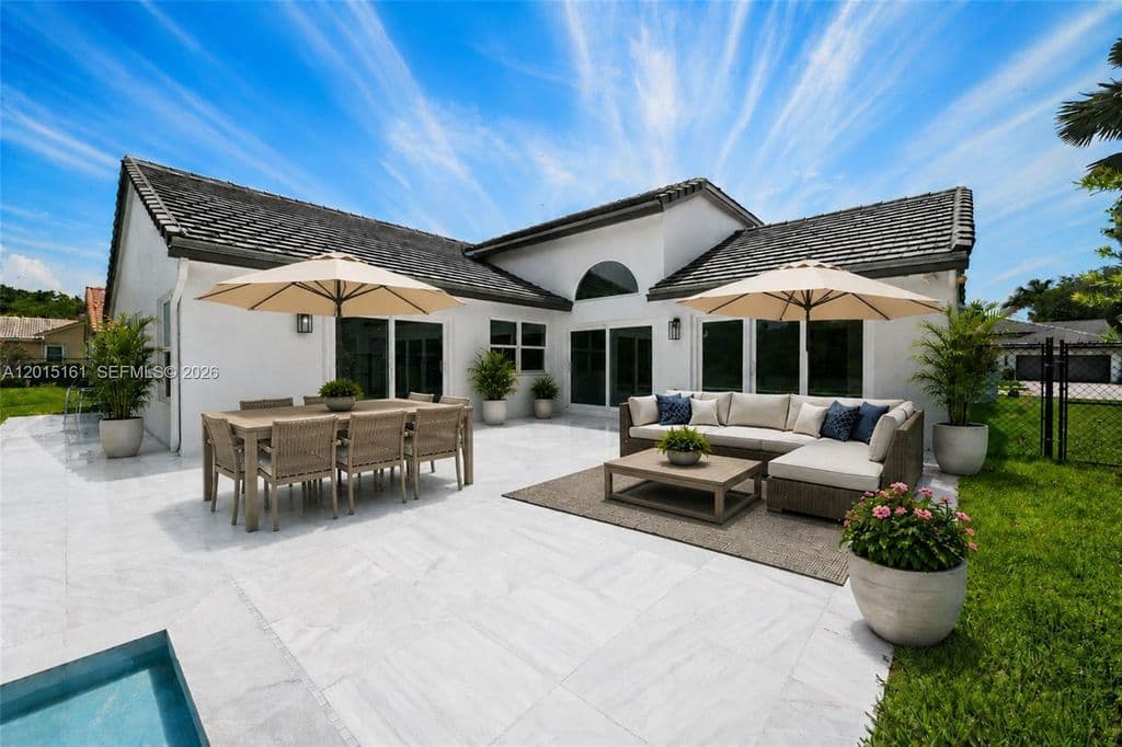 4-bedroom Single-Family Home — 3292 Ridge Trce