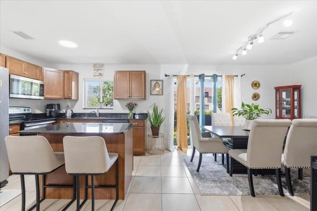 3-bedroom Property — 1340 SW 53rd Avenue