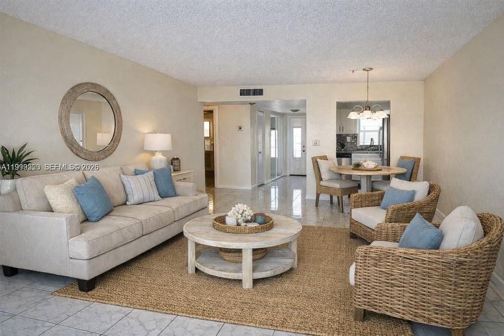 2+1 Condo — 8901 Sunrise Lakes Blvd APT 204