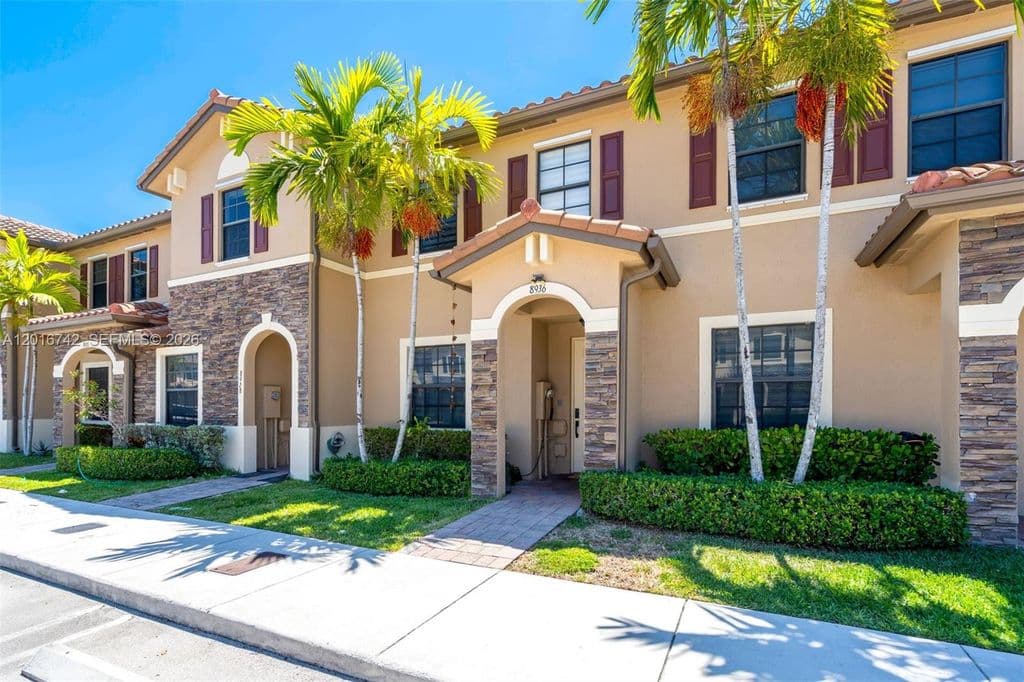 2+1 Mülk — 8936 W 35th Ln