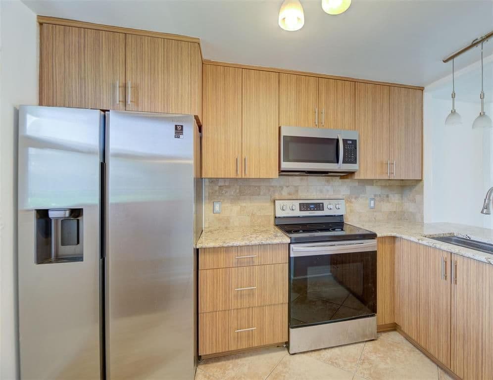 2+1 Condo — 113 ROYAL PARK Drive #1H