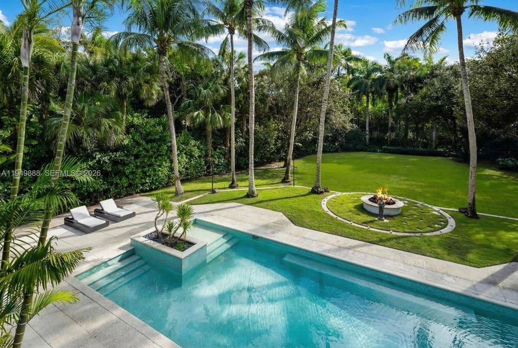6-bedroom Single-Family Home — 5002 SW 86th St