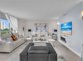 3+1 Condo — 20191 E Country Club Dr APT 601, Aventura, 33180