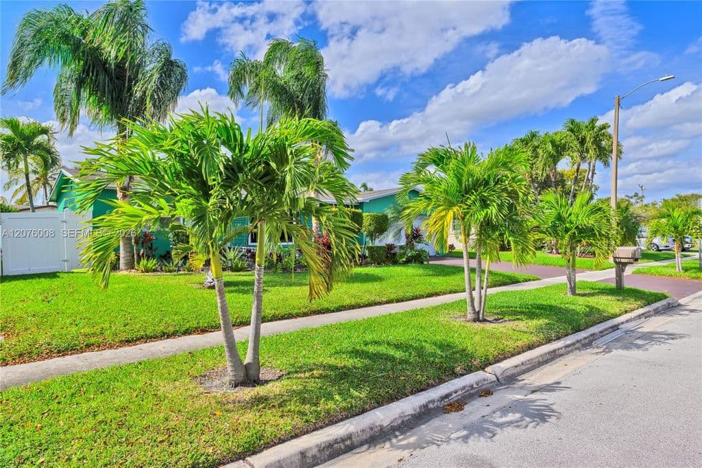 4+1 Müstakil ev — 257 NW 79th Ave