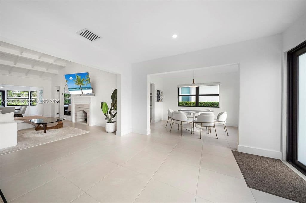 3+1 Müstakil ev — 8844 Abbott Ave