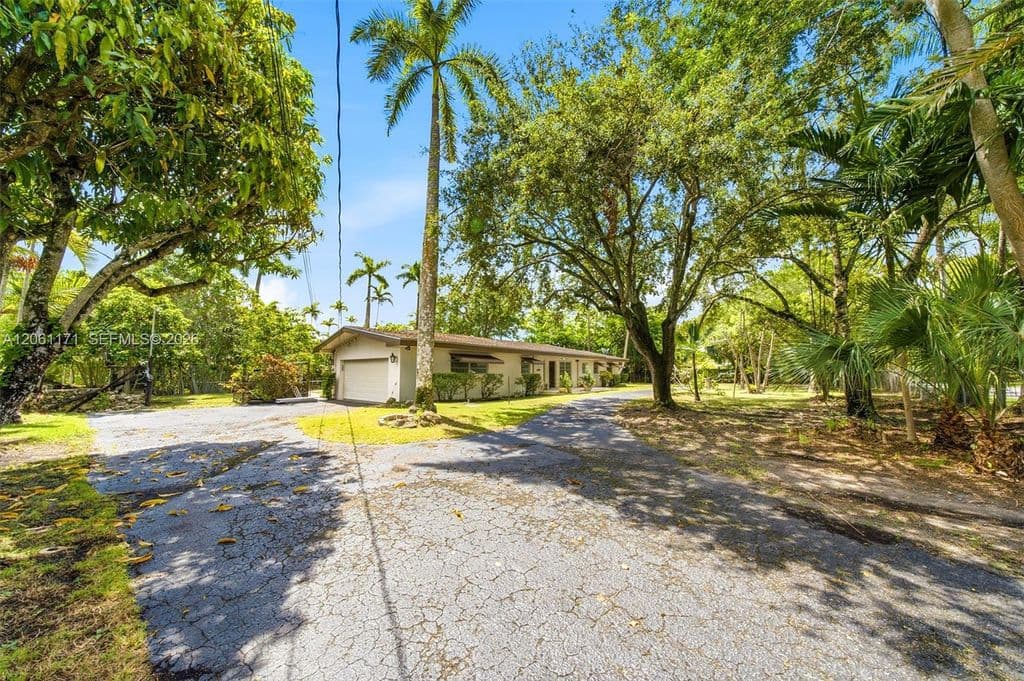 4-bedroom Single-Family Home — 6801 SW 82nd Ave