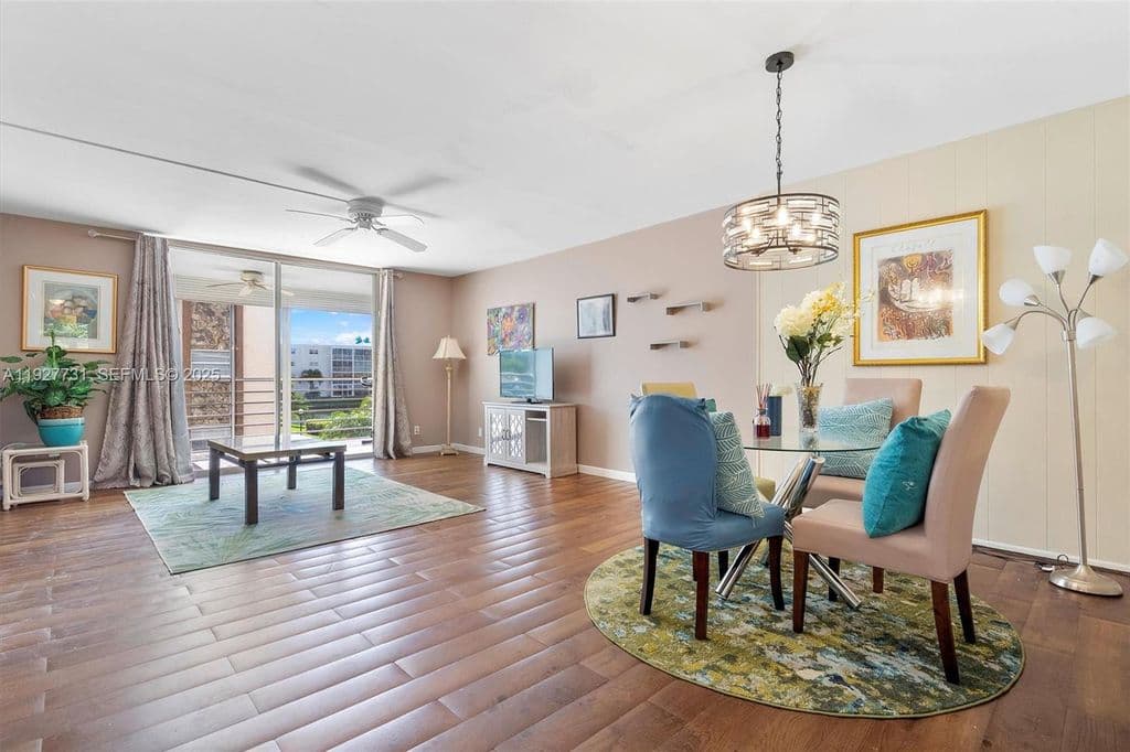 2+1 Condo — 324 SE 10th St APT 203
