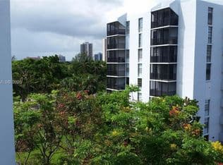 2-bedroom Condo — 3475 N Country Club Dr APT 202, Aventura, 33180