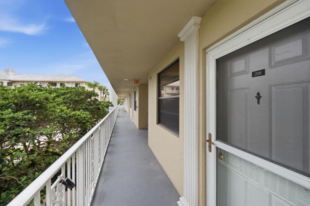 2+1 Condo — 3515 VILLAGE Boulevard #206