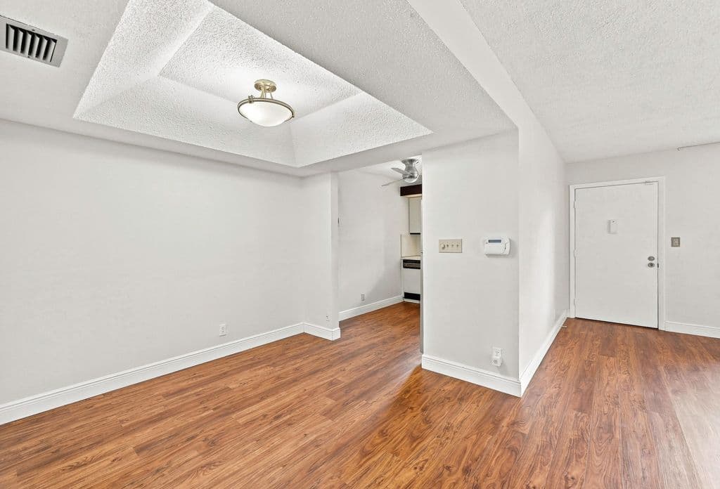 2+1 Condo — 7432 ASHMONT Circle #208