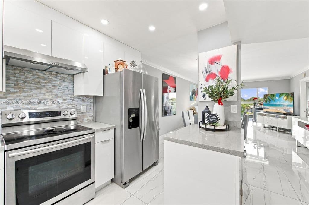 2-bedroom Condo — 2741 N Pine Island Rd APT 302