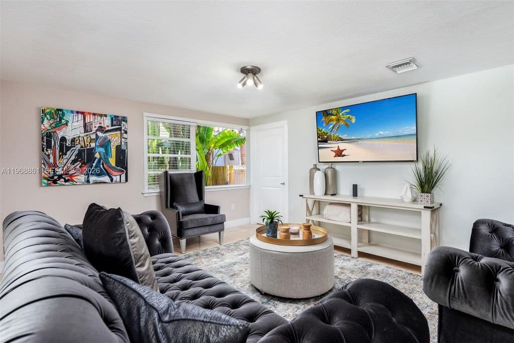 5+1 Müstakil ev — 1173 NE 104th St