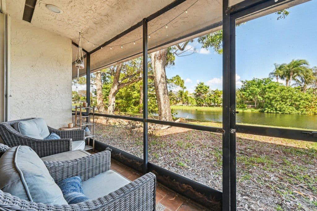 2-bedroom Condo — 22 Via De Casas #103