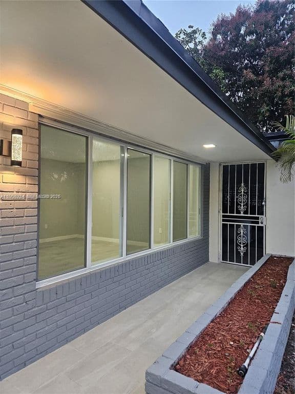 4+1 Müstakil ev — 221 SW 53rd Ave