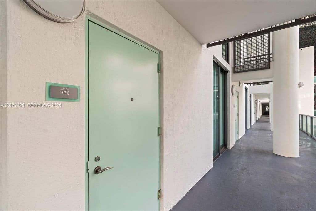 2+1 Condo — 6000 Collins Ave APT 336