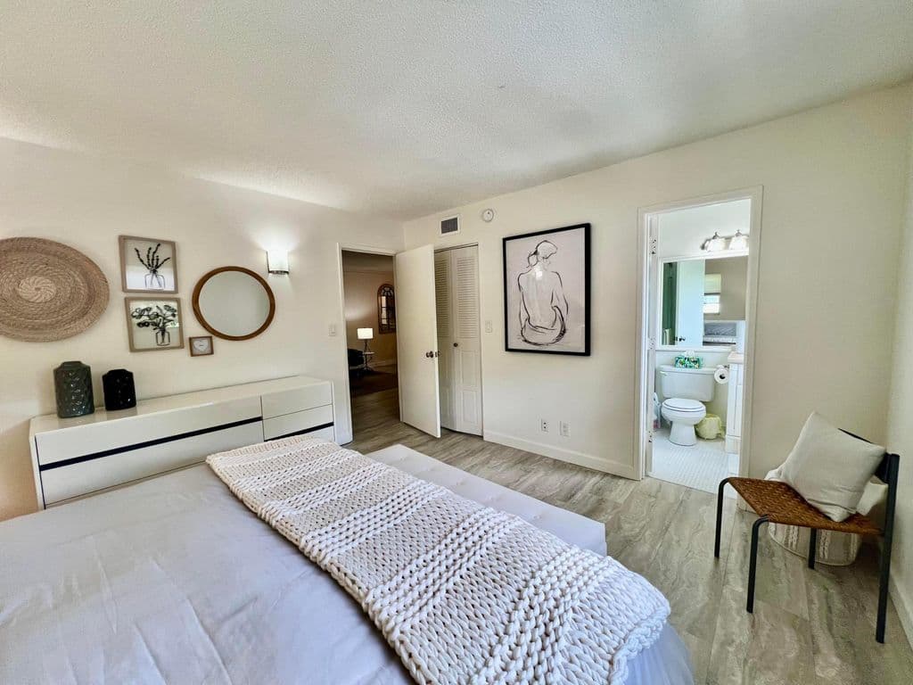 2+1 Condo — 5640 SW 3RD Place #217