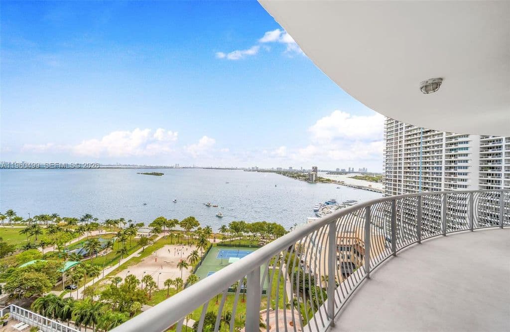2-bedroom Condo — 1750 N Bayshore Dr APT 2001