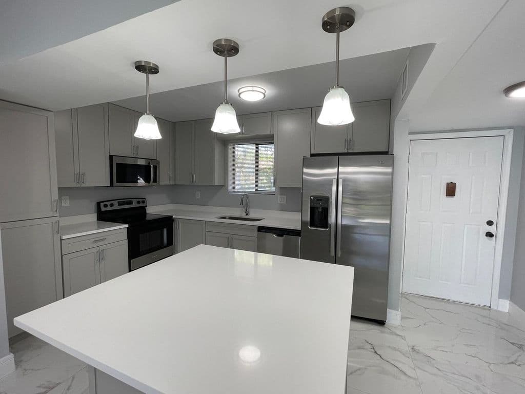 4+1 Condo — 9509 SW 1st Court