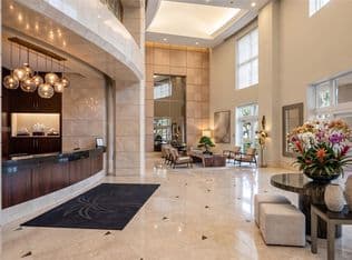 3-bedroom Condo — 19400 Turnberry Way APT 312, Aventura, 33180