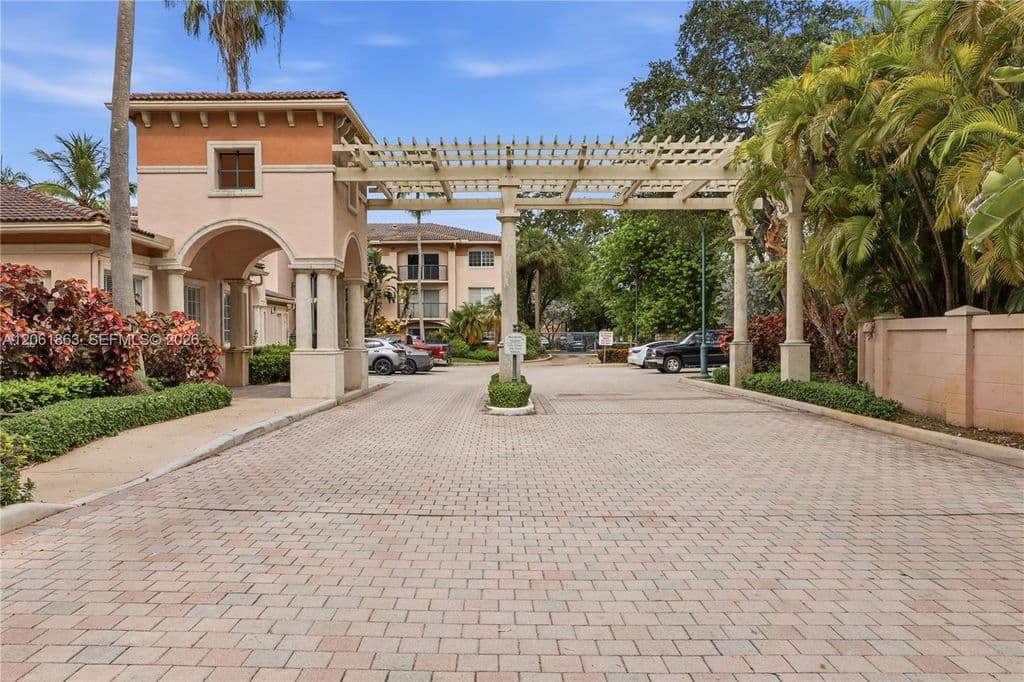 1+1 Condo — 2015 SE 10th Ave APT 130