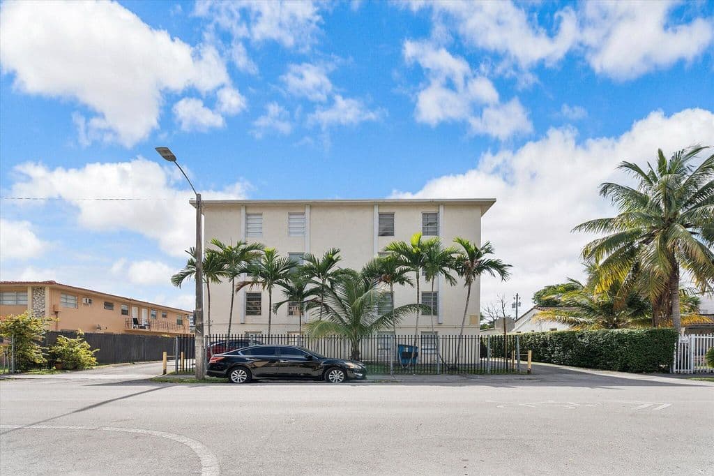 2-bedroom Condo — 2138 SW 6th Street #301