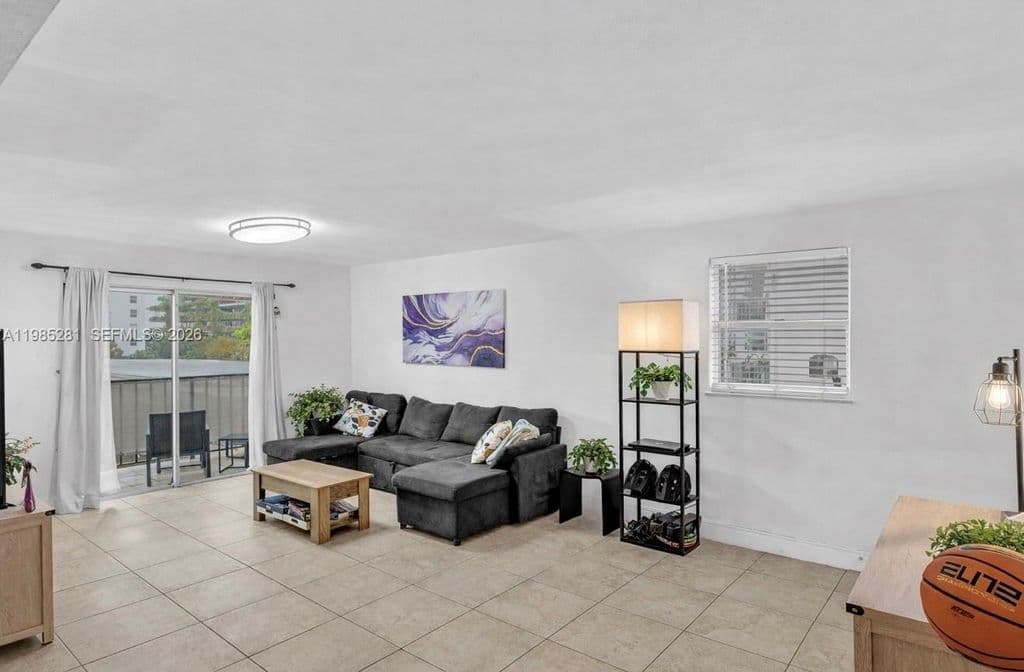 2+1 Condo — 1236 Alton Rd APT 304
