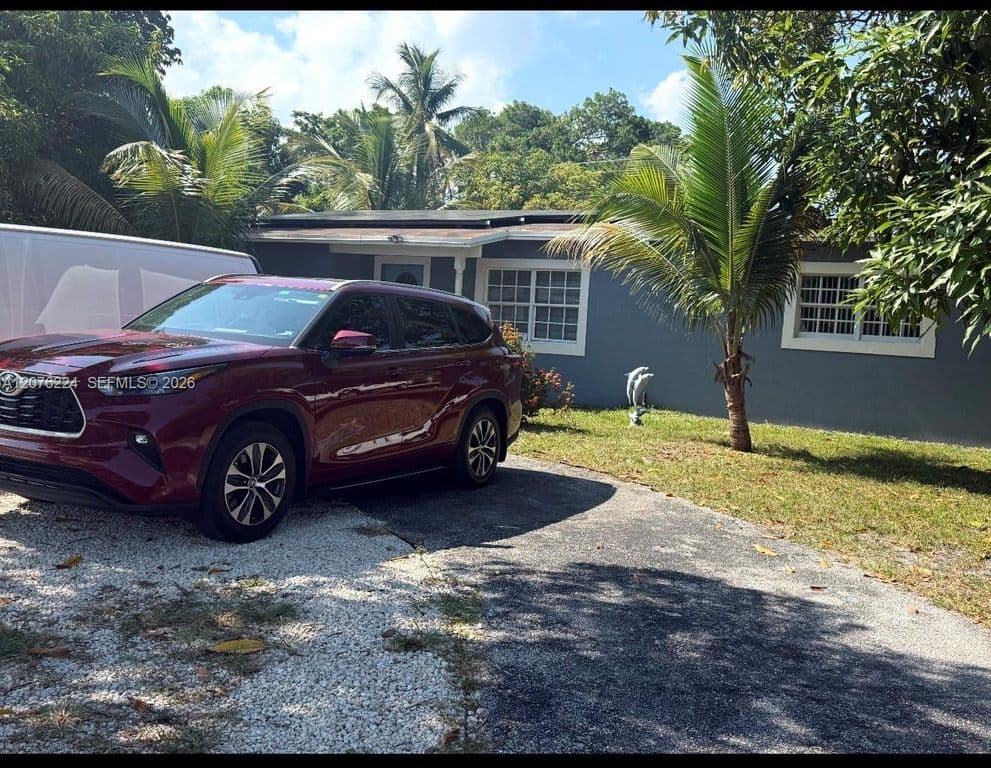 5+1 Müstakil ev — 607 NW 42nd St