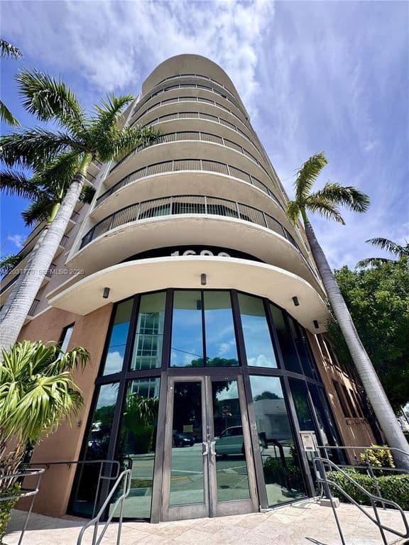 2-bedroom Condo — 1690 SW 27th Ave APT 502