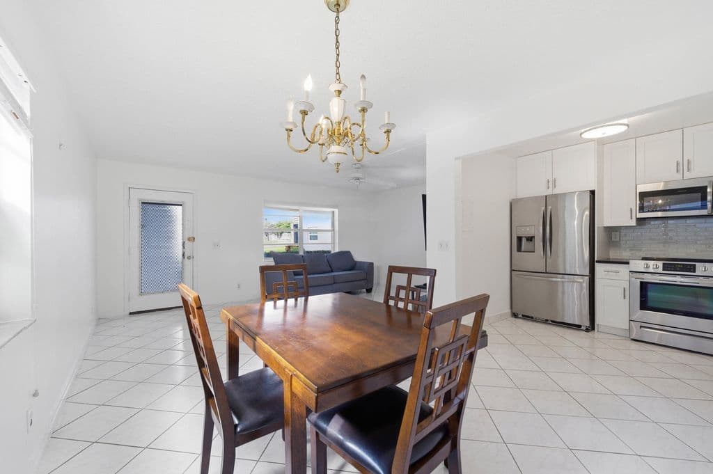 1+1 Condo — 249 Burgundy F