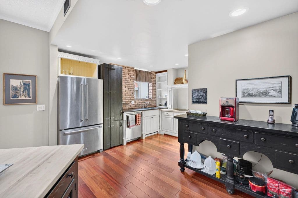 3-bedroom Property — 1401 NE 9th Street #20