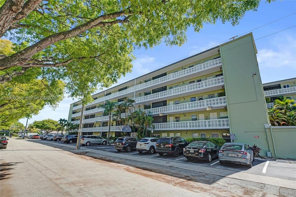 2+1 Condo — 1425 Arthur St APT 301A