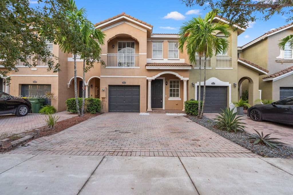 4+1 Mülk — 2511 SE 15th Ct